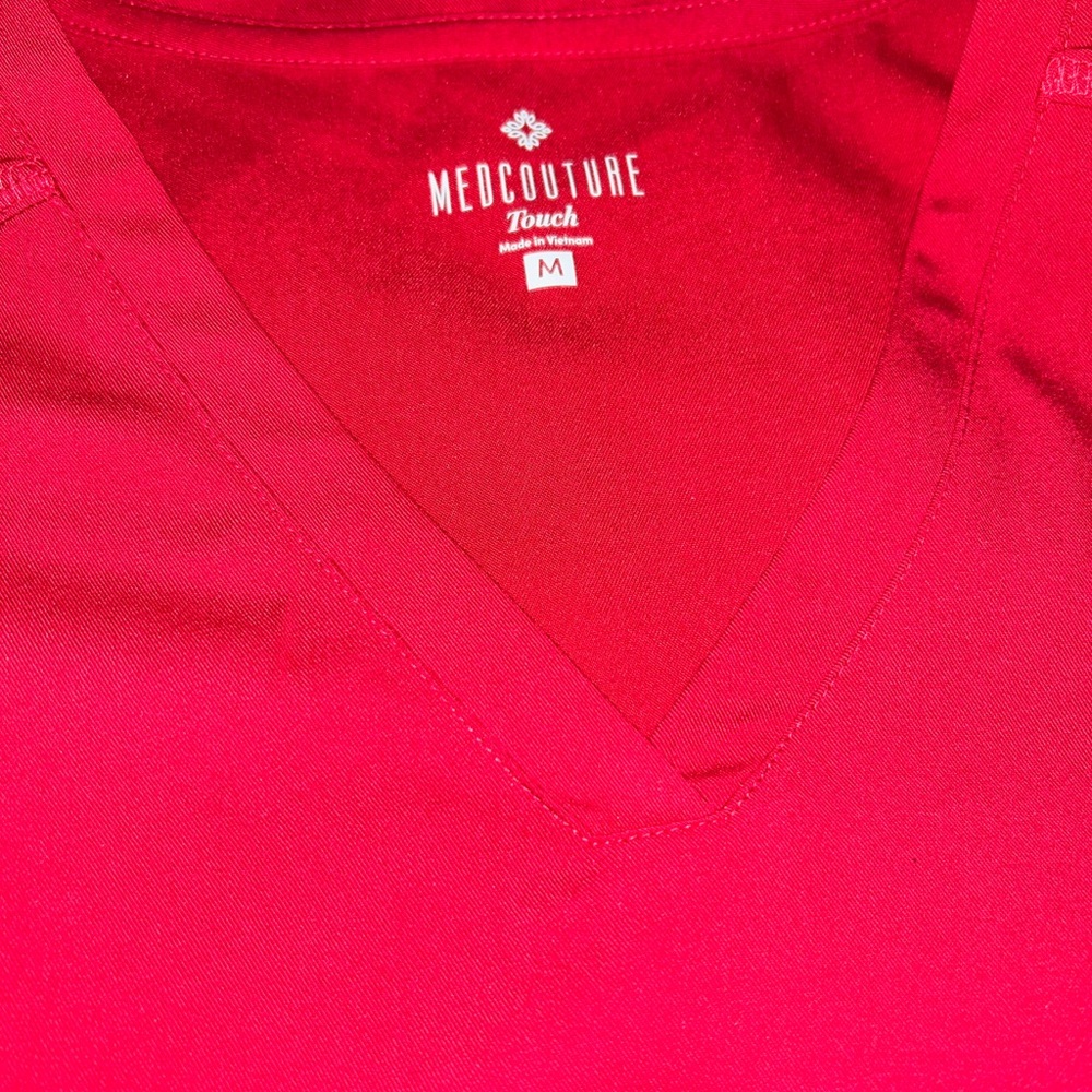 Med Couture TOUCH Red Short Sleeve V-Neck Top with matching pants - Picture 8 of 12